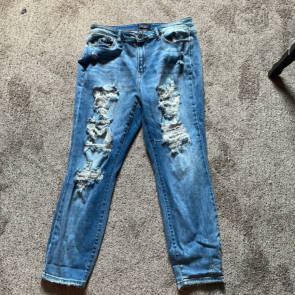 Judy Blue Boyfriend Fit 13/31 Ripped Jeans